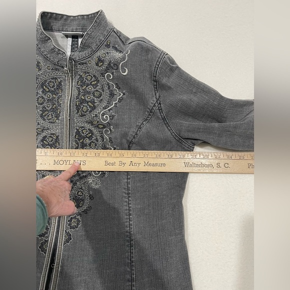 This Chico's Platinum gray embroidered embellished cotton denim jacket Size2/12 - Picture 8 of 10